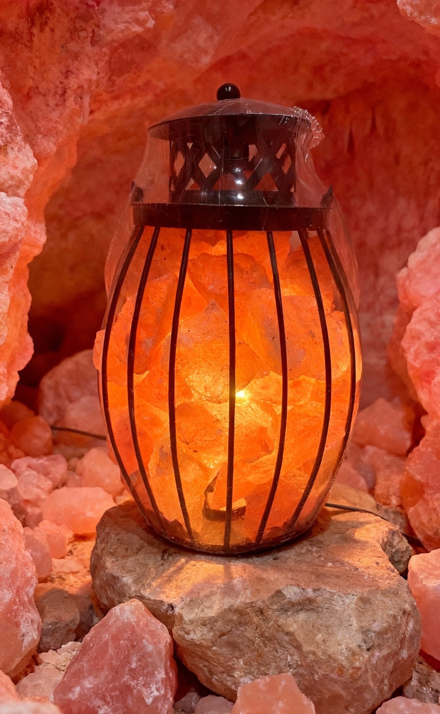Get Cozy with Our 'Laal Tan' (Lantern) Salt Lamp! 🏮🔥